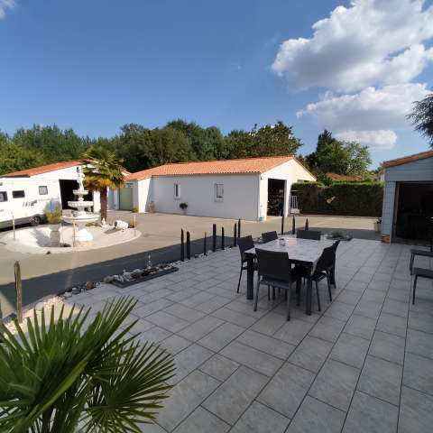 TERRASSE A L'ARRIERE DE LA MAISON_1024.jpg